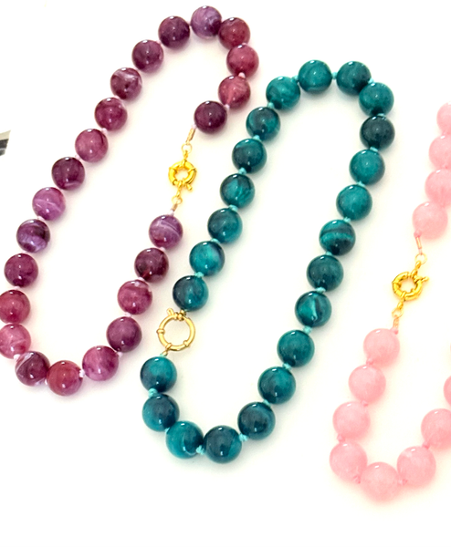 Été Hand Knotted Beaded Necklace  PVD Beads: Poppy / Lobster claw with extender