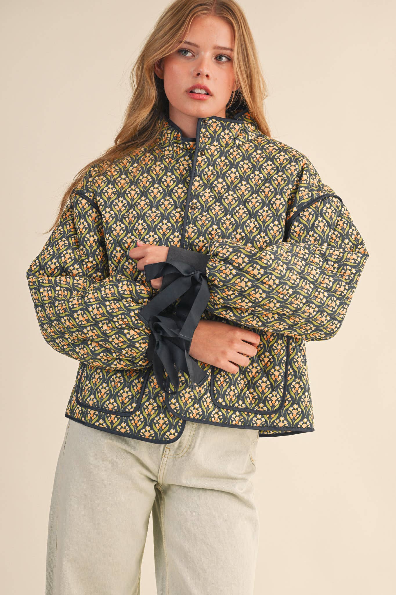 FLORAL QUILTED JACKET WITH RIBBON SLEEVE DETAIL MJK4432: Navy Teal Multi Floral / S