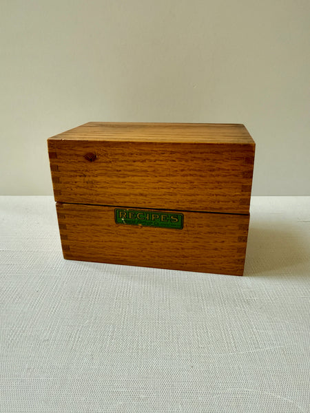 Antique Dovetail Wood Recipe Box (MAF)