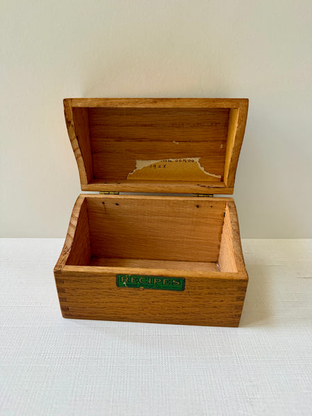 Antique Dovetail Wood Recipe Box (MAF)