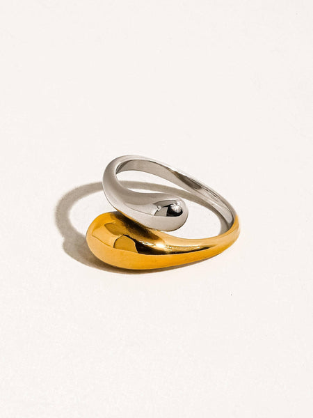 Open Twist Ring: Gold
