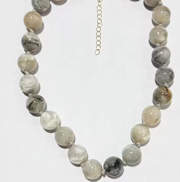 Été Hand Knotted Beaded Necklace  PVD Beads: Lapis / Lobster claw with extender