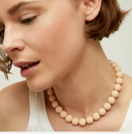 Été Hand Knotted Beaded Necklace  PVD Beads: Poppy / Lobster claw with extender