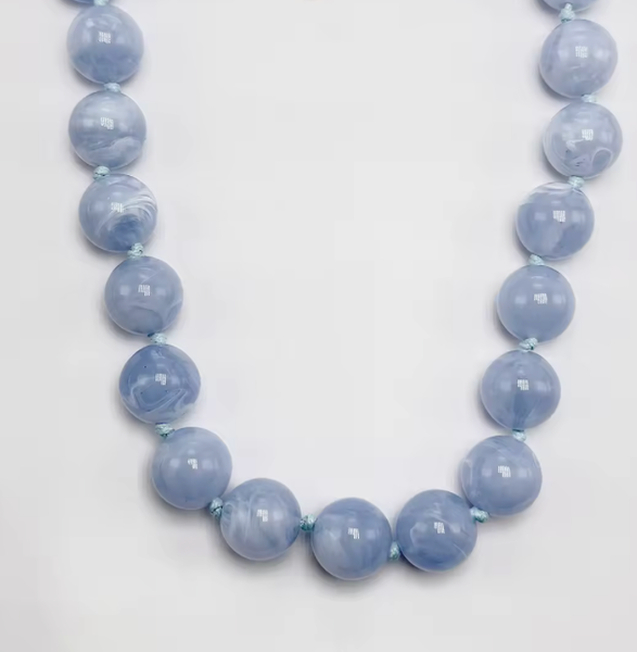 Été Hand Knotted Beaded Necklace  PVD Beads: Lapis / Lobster claw with extender