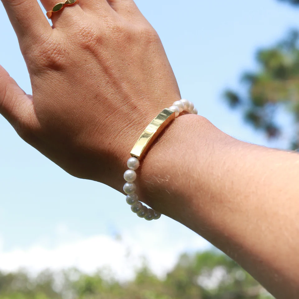 Waterproof Pearl Stretch Bracelet with Gold Bar: 6mm
